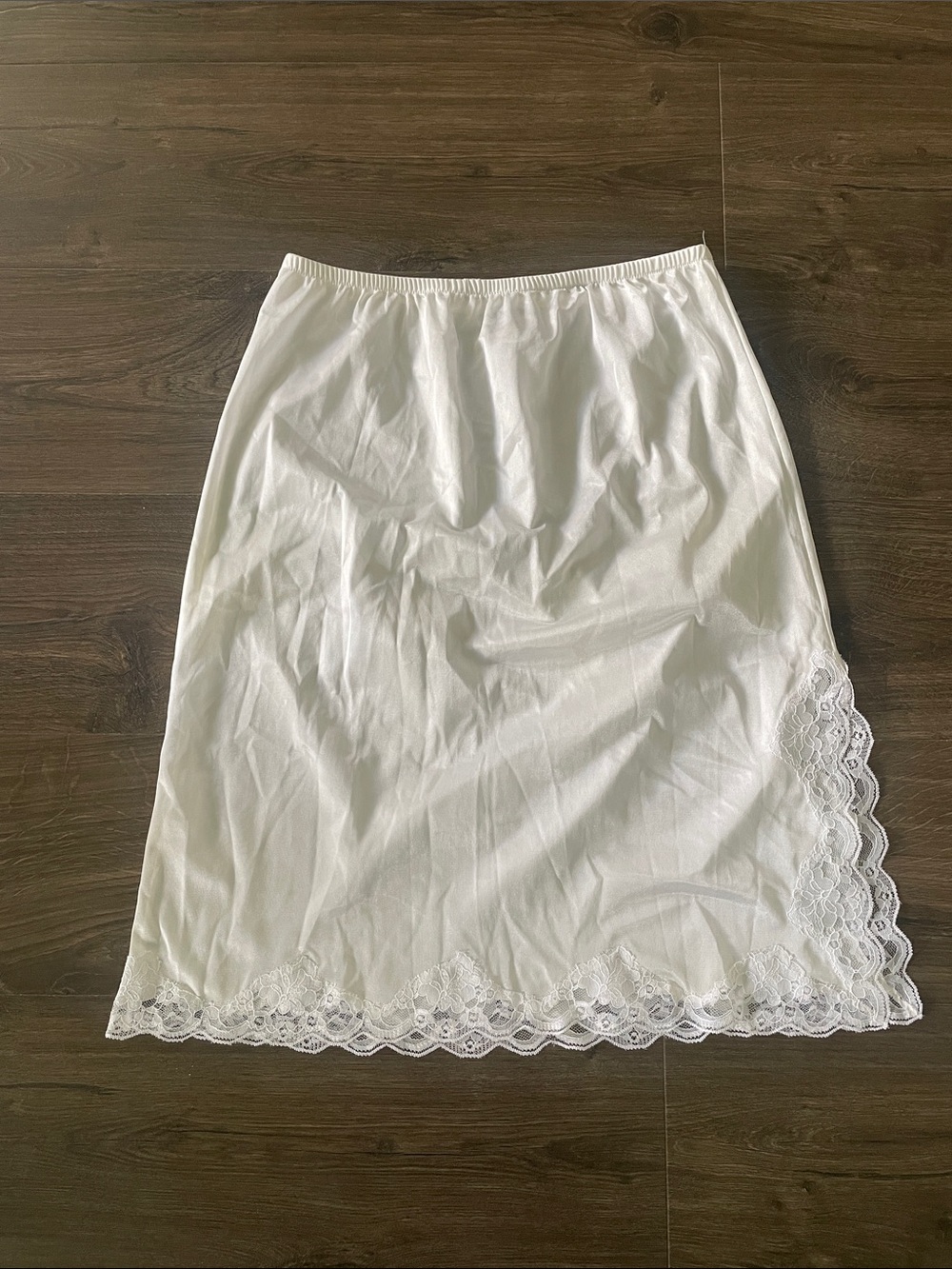 Vintage Ventura White Slip Lace w/ Lace Trim, Size Large 
100% Nylon